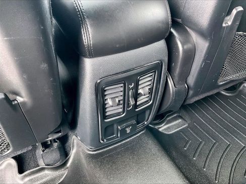 Used 2020 Jeep Grand Cherokee Altitude image 26