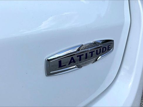 Used 2024 Jeep Compass Latitude AWD/4WD image 10