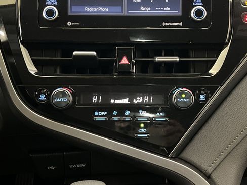 Used 2022 Toyota Camry LE image 19