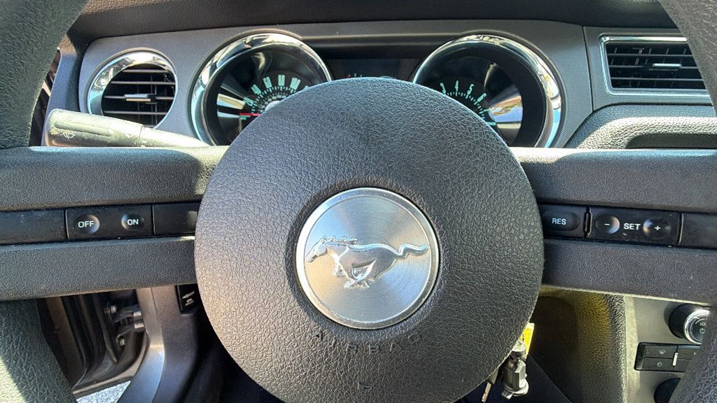 Used 2011 Ford Mustang Coupe RWD image 17