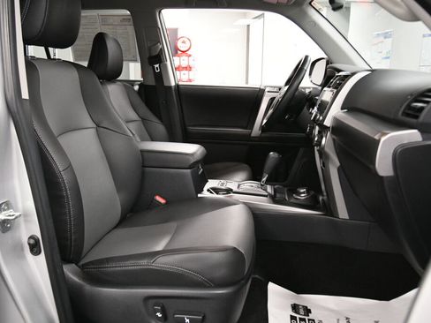 Certified 2024 Toyota 4Runner SR5 Premium image 25