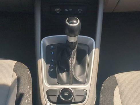 Used 2025 Hyundai Venue SEL FWD image 18