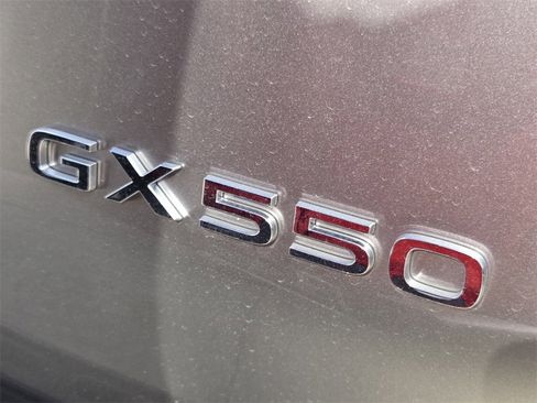 Used 2024 Lexus GX 550 image 8