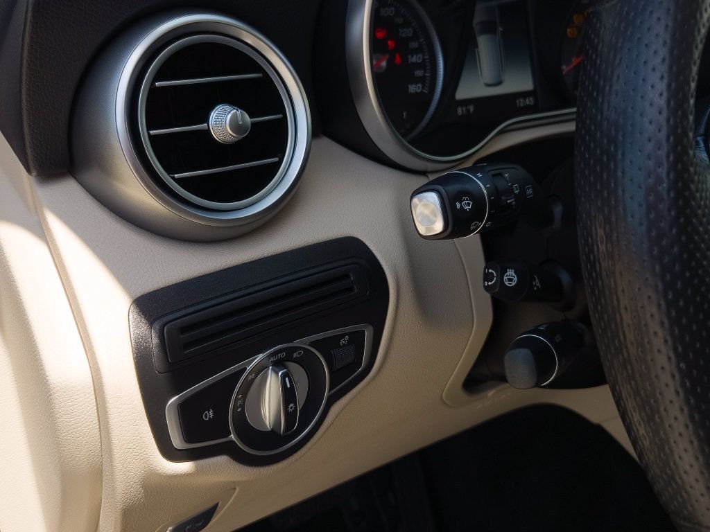 Used 2019 Mercedes-Benz GLC 350e 4MATIC image 12