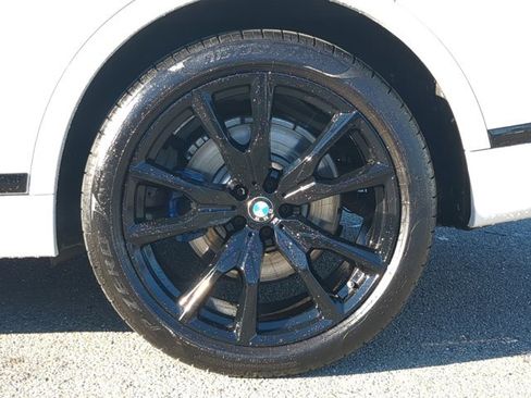 Used 2024 BMW X7 xDrive40i w/ M Sport Package image 27