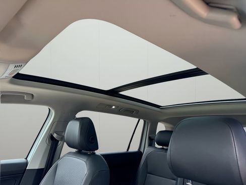 Used 2019 Volkswagen Tiguan SEL FWD image 12