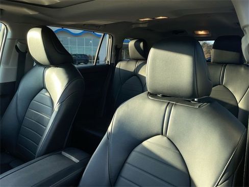 Used 2022 Toyota Highlander XLE image 14