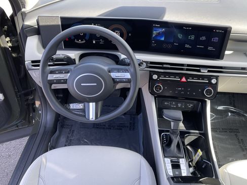 Certified 2025 Hyundai Tucson SEL AWD/4WD image 13