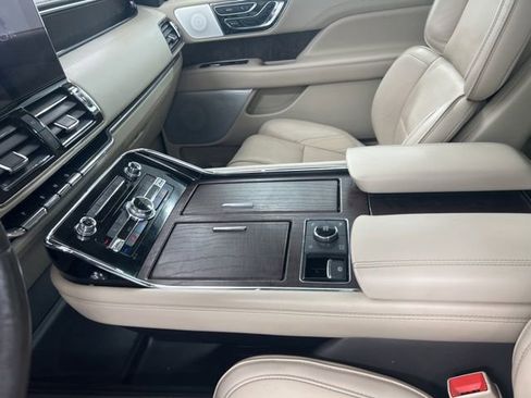 Used 2018 Lincoln Navigator Reserve w/ Technology Package AWD/4WD image 17
