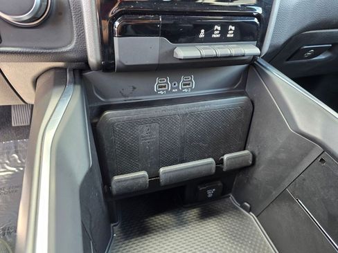 Used 2025 RAM 1500 Big Horn AWD/4WD image 30