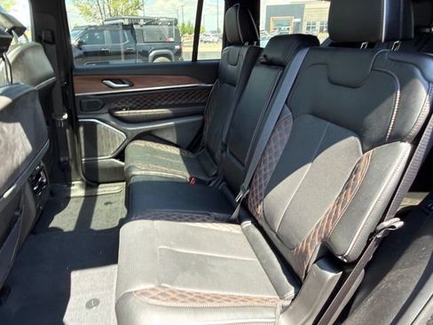 Used 2023 Jeep Grand Cherokee L Summit w/ High Altitude Package AWD/4WD image 9
