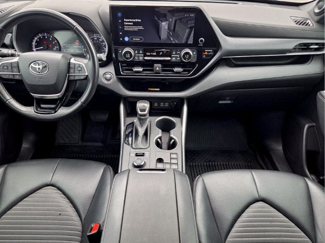 Used 2023 Toyota Highlander XSE AWD/4WD image 16
