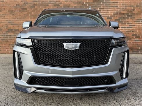 Used 2023 Cadillac Escalade V w/ LPO, ONYX Package image 10