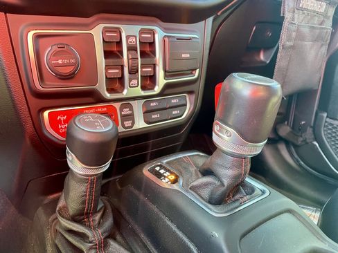 Used 2021 Jeep Gladiator Rubicon AWD/4WD image 19