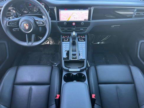 Used 2025 Porsche Macan image 6