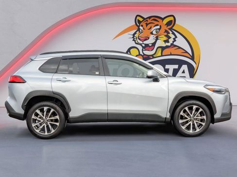 Used 2023 Toyota Corolla Cross XLE image 4