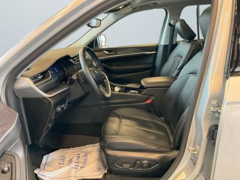 Used 2022 Jeep Grand Cherokee L Limited image 9