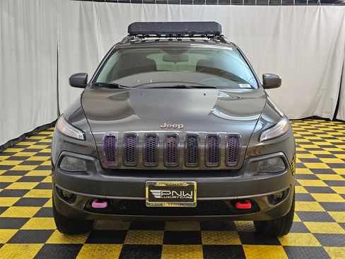 Used 2017 Jeep Cherokee Trailhawk image 8