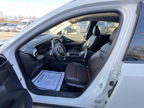 Used 2025 Nissan Kicks SR image 11