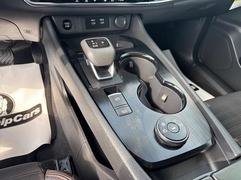 Used 2025 Nissan Rogue SV AWD/4WD image 19