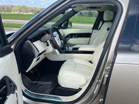 New 2026 Land Rover Range Rover Long Wheelbase SE AWD/4WD image 9