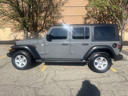 Used 2018 Jeep Wrangler Unlimited Sport S image 2