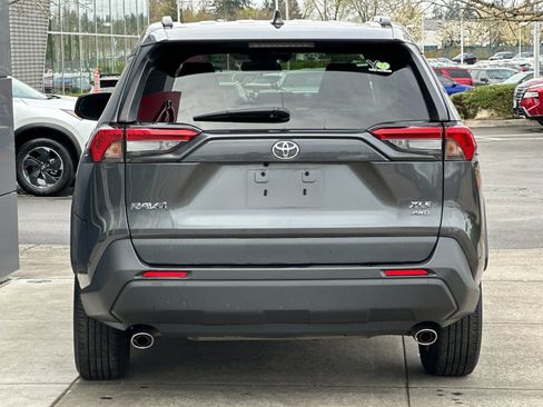 Used 2021 Toyota RAV4 XLE w/ XLE Grade Weather Package image 4