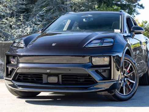New 2026 Porsche Macan Turbo Electric AWD/4WD image 7
