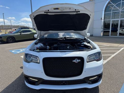 Used 2023 Chrysler 300 C RWD image 4