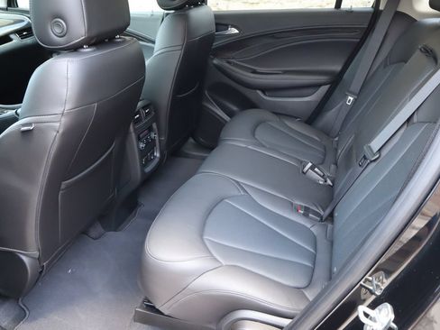 Used 2019 Buick Envision Essence FWD image 6