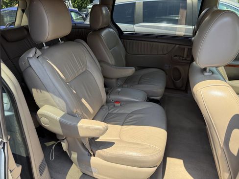 Used 2009 Toyota Sienna FWD image 17