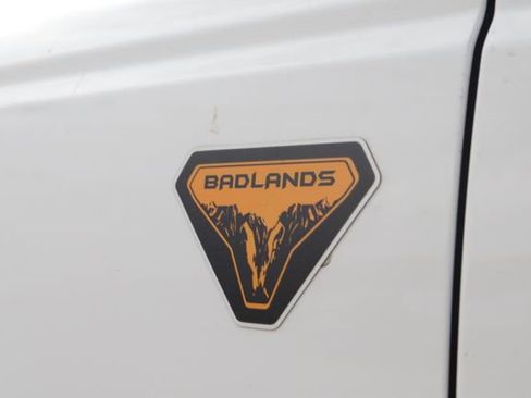 Used 2023 Ford Bronco Badlands image 7