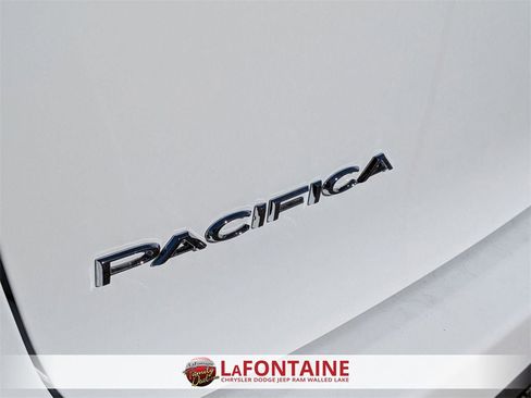 New 2026 Chrysler Pacifica Limited w/ Trailer Tow Group image 10