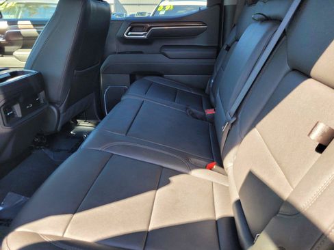Used 2024 Chevrolet Silverado 1500 LT Trail Boss w/ LT Trail Boss Premium Package AWD/4WD image 16