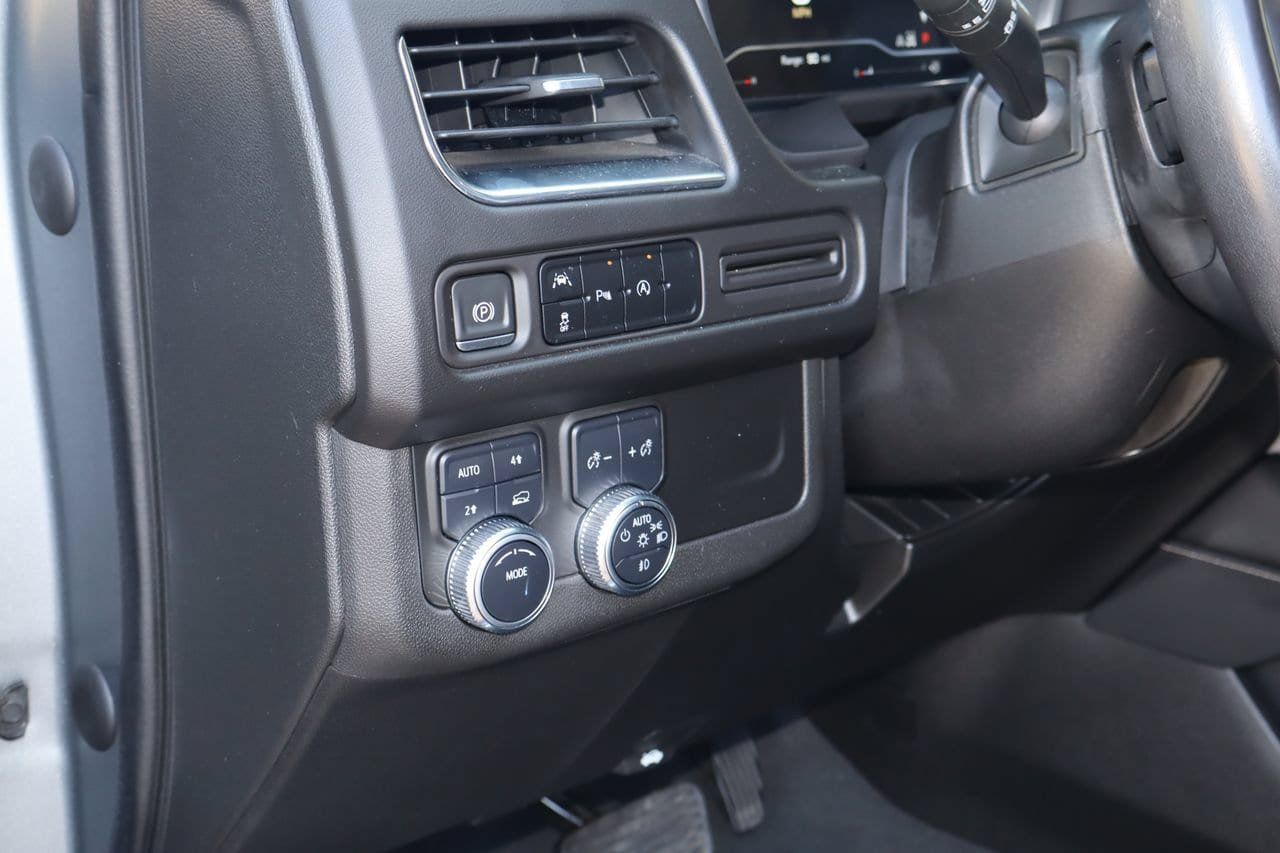 Used 2023 GMC Yukon SLT AWD/4WD image 24