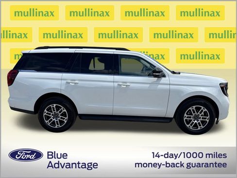 Used 2025 Ford Expedition Active RWD image 2