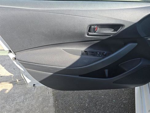 Used 2022 Toyota Corolla LE FWD image 9