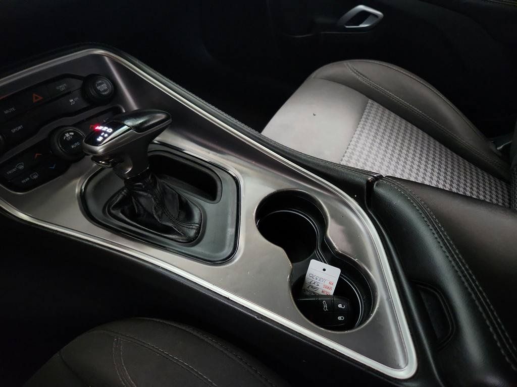 Used 2020 Dodge Challenger SXT RWD image 29