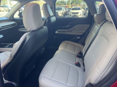 Used 2025 Lincoln Corsair Reserve image 12