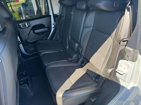 Used 2023 Jeep Gladiator Sport image 5