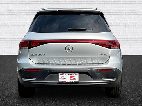 Used 2022 Mercedes-Benz EQB 300 4MATIC w/ Exclusive Package image 5