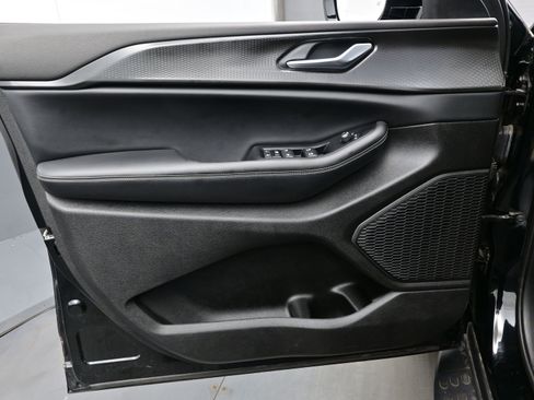 Used 2023 Jeep Grand Cherokee L Altitude image 9