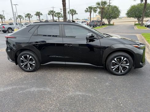 Used 2024 Toyota bZ4X XLE w/ Weather Package FWD image 7