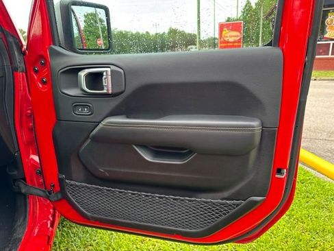 Used 2025 Jeep Wrangler Unlimited Sahara AWD/4WD image 13
