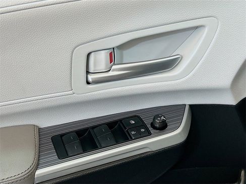 Used 2025 Toyota Sienna XLE image 15