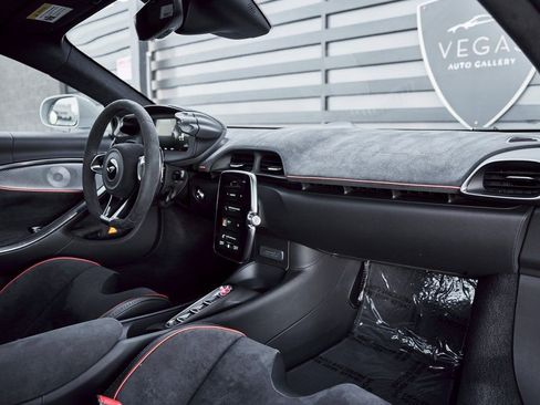 Used 2023 McLaren Artura RWD image 44