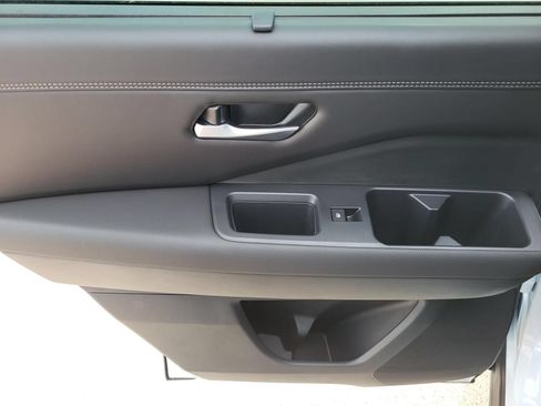 New 2026 Nissan Pathfinder Platinum FWD image 14