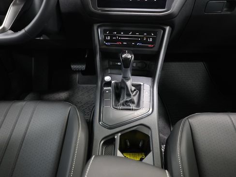 Used 2023 Volkswagen Tiguan SE FWD image 20