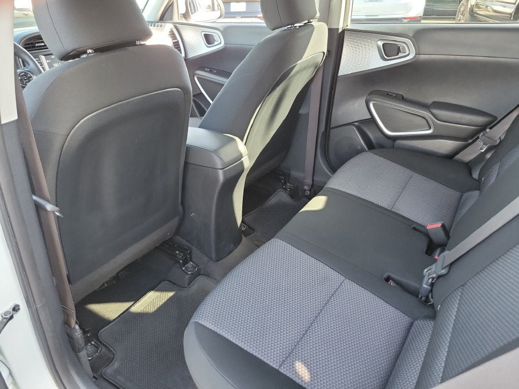 Used 2021 Kia Soul LX FWD image 12