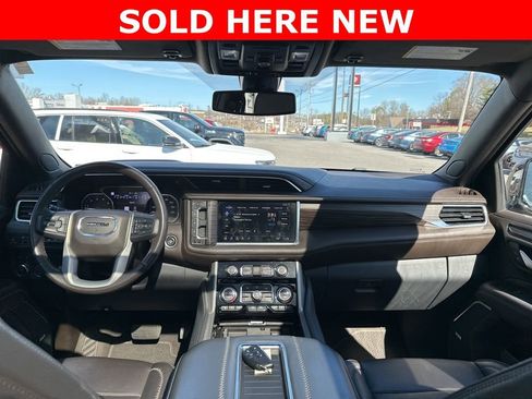 Used 2021 GMC Yukon Denali image 2